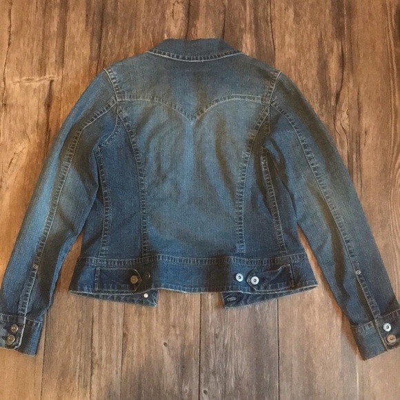 BRODY Medium Wash Denim Fitted Jean Jacket - Picture 5 of 11